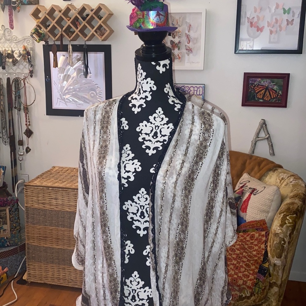 Forever 21 lightweight kimono style blouse